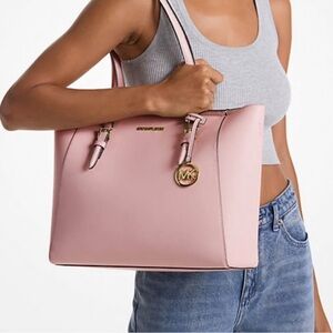 New Michael Kors Maisie
Large Pebbled Leather 2 in-1 Tote
Bag.